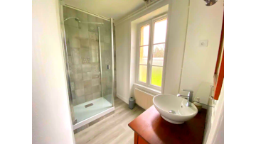 Ensuite bathroom of bedroom #2