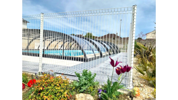Heated coverable swimming pool